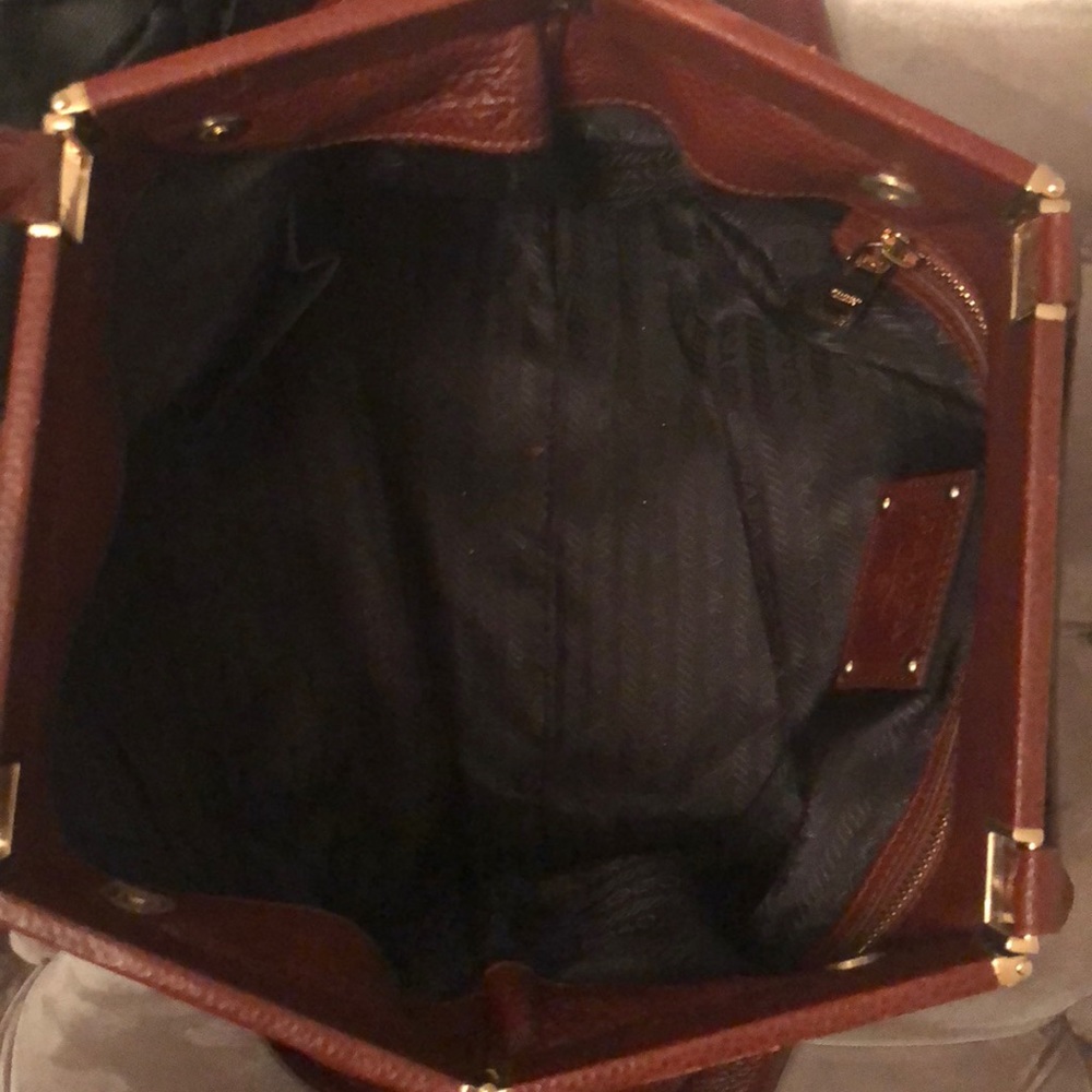 Prada large tote handbag with gold hardware - Picture 4 of 6